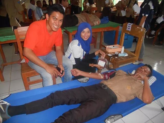 GAFATARSULTRA's tweet photo. donor darah bersama dpk gafatar baubau di sman 4 baubau http://t.co/qVFzshwfM4