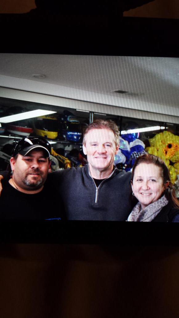jboisi's tweet photo. Whether you're a fan or driver, NASCAR is family. Thank you Kenny! #NASCARlove @Kenny_Wallace @kevinboismier http://t.co/UyL9Sn3Goo