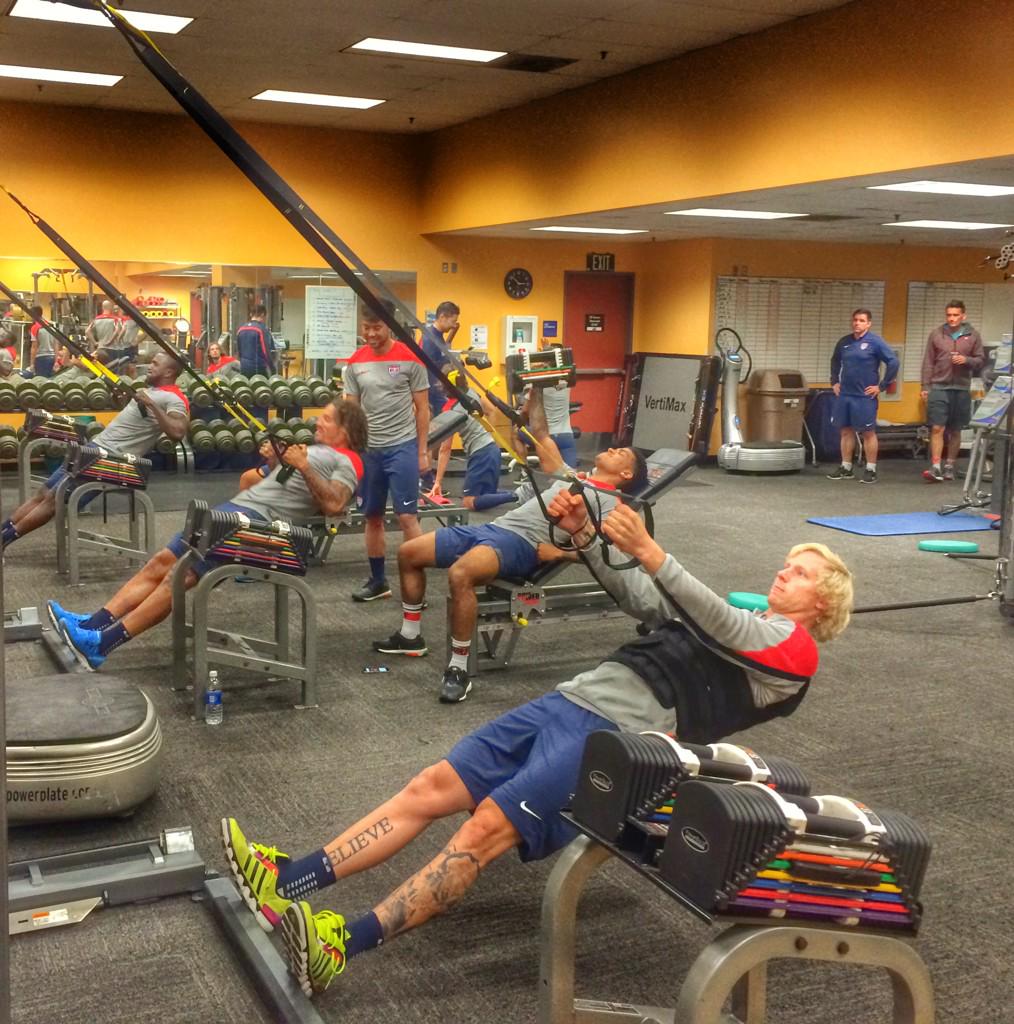 katieweyer13's tweet photo. “@ussoccer: Hanging out. #USMNT http://t.co/s4cDSiP3Lh” @tamara_salisa our kind of room