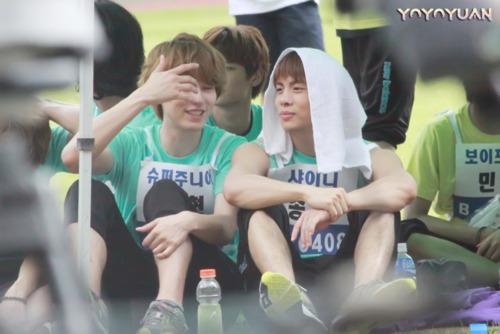 The evil maknae\s birthday? heish- happy birthday, Cho Kyuhyun-hyung! all the best for u and treat me as well *grins* 