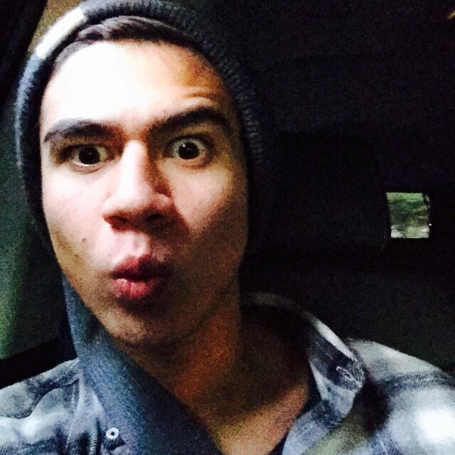 5SOS's tweet image. WHO GOT THE CRAZY EYE