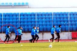 levadiakosfans's tweet photo. El Ballon d'Or Alan Pulido ya entrena con el equipo mas grande de Europa, el mismisimo Levadiakos http://t.co/dCxJ61TAj1