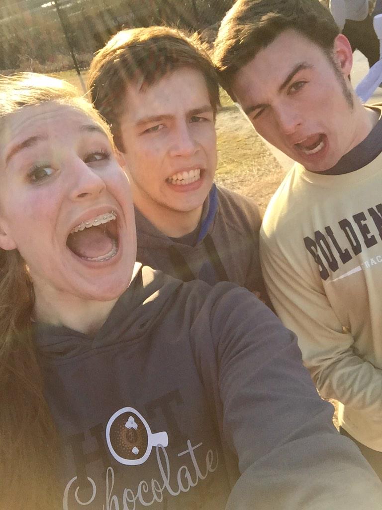 CoachFannon14's tweet photo. Does it look like these kids did work today? Or just take selfies on coach's phone? #spxtrackandfield http://t.co/fHnTOhrw75