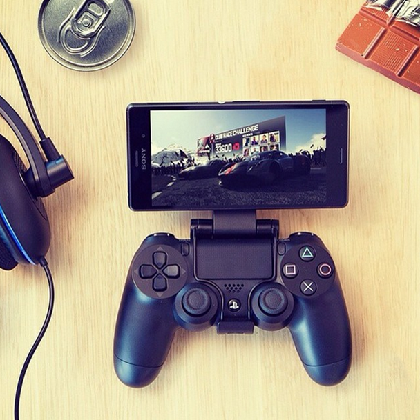 SonyXperiaUS's tweet image. The essentials. Get your game on w/ the #XperiaZ3 + #PS4RemotePlay. bddy.me/16orWFL
