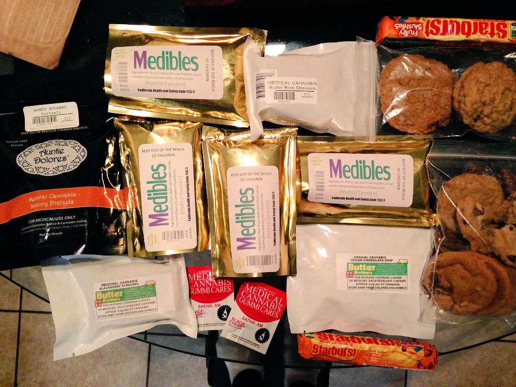 lilxlumpia's tweet photo. My best friend > yours 😋 @JackiiMa #medibles #carepackage #goodiesfordays http://t.co/H8C9szexGb