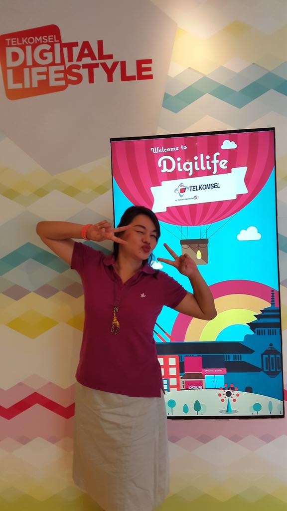 abahnabaja's tweet photo. @bdgkangenwater  using DigiLife Telkomsel App, and its Fun! #DigiLife #Telkomsel 9:46:29 http://t.co/jWdHYFC7oj