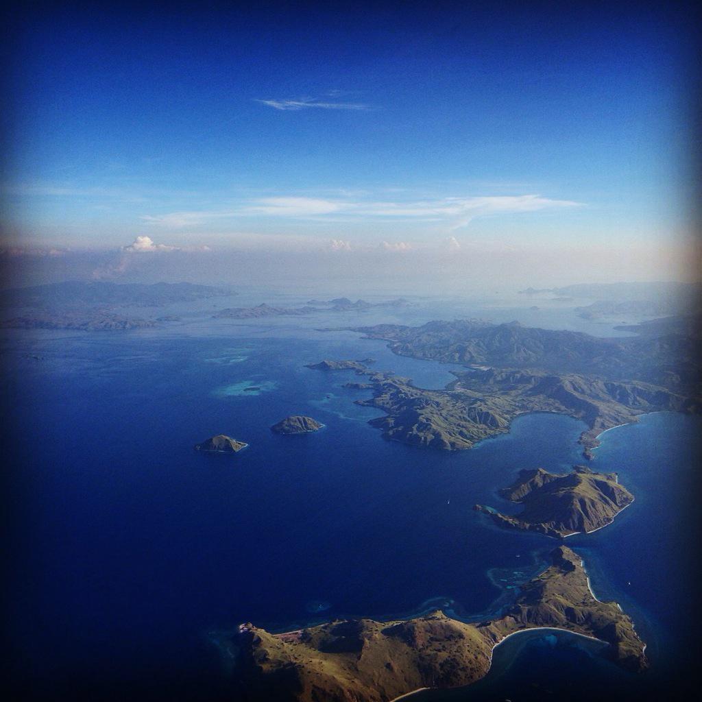 obetharsy's tweet photo. @HighFromAbove Komodo Islands in Indonesia. The land of the real dragon on earth. Photo by @obetharsy http://t.co/PYz2pOPV9Y