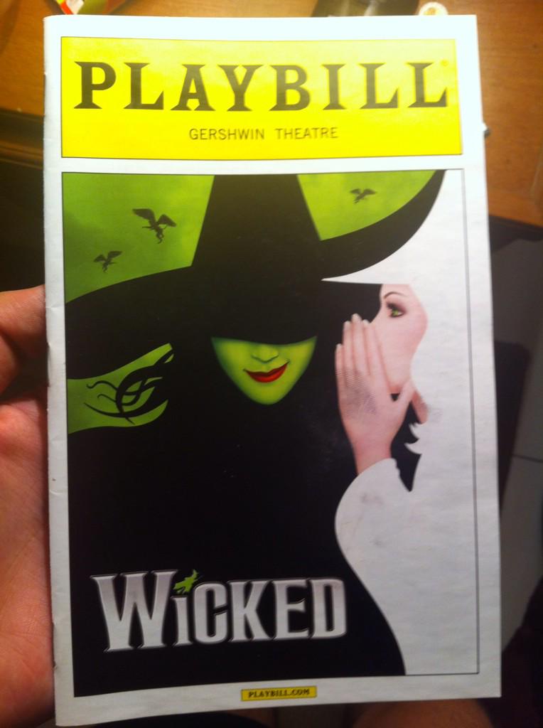 AlejandroRoZa's tweet photo. @WICKED_Musical #WICKEDswag http://t.co/NLq4nUdG1Y