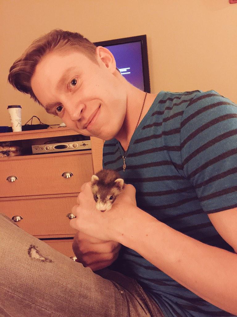 My awesome BF @StoutIsaac brought me home a buddy #ferret http://t.co/kDytaYkzJt