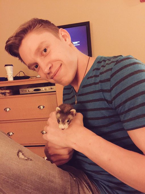 My awesome BF @StoutIsaac brought me home a buddy #ferret http://t.co/kDytaYkzJt