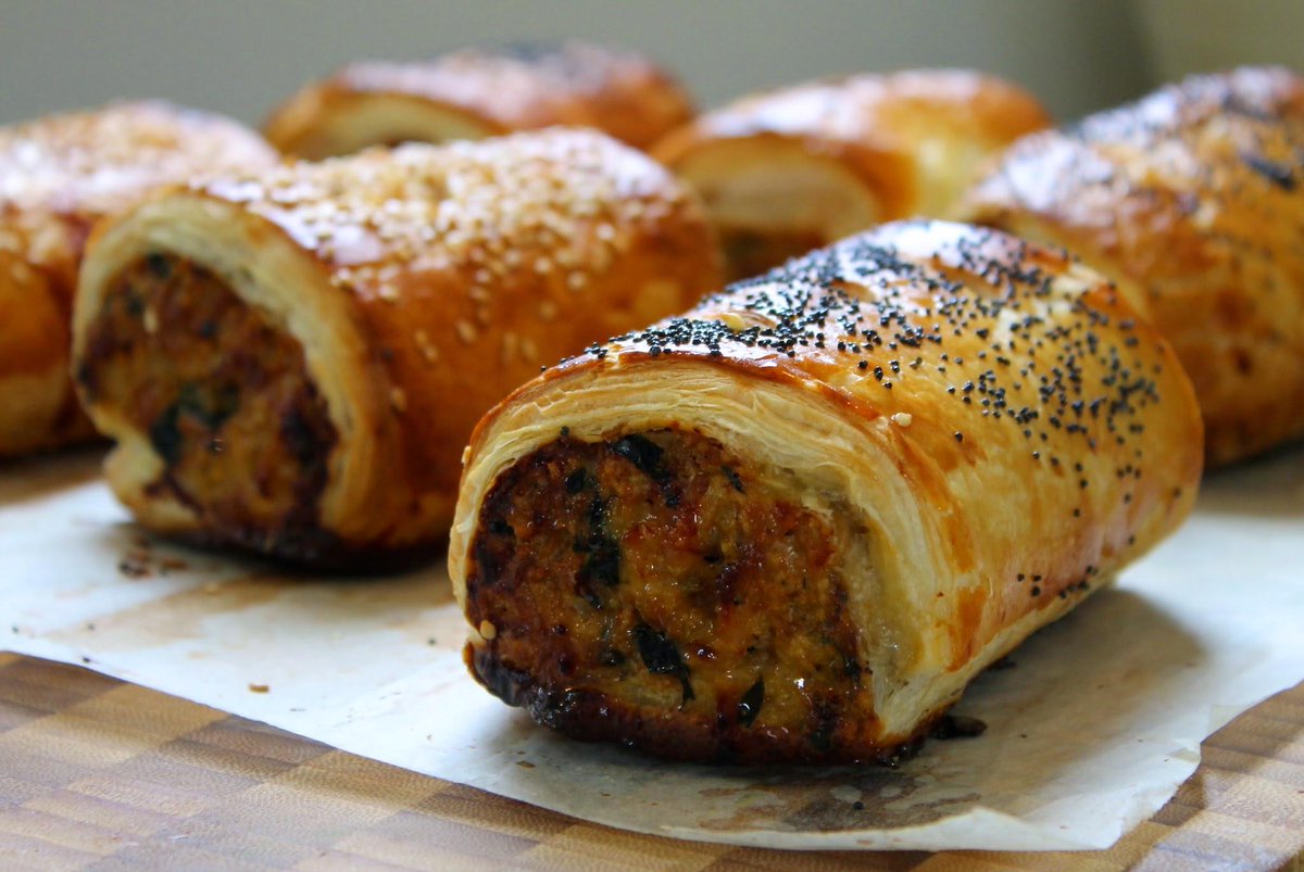 1Rachel_Roberts's tweet image. Pork, Sage and Onion Sausage Rolls  #FoodPorn