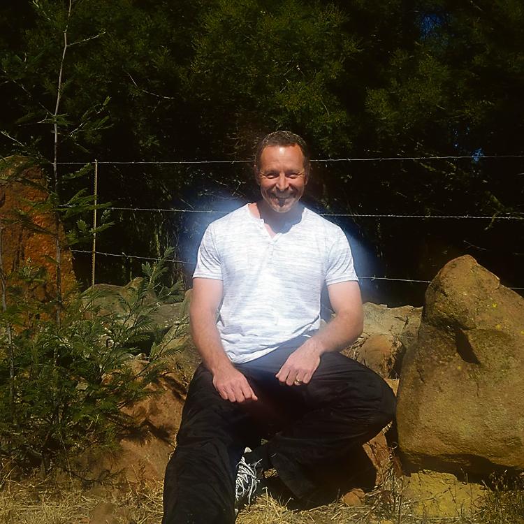 Liefdesdriehoek: Man skiet vrou se kêrel en homself. netwerk24.com/nuus/2015-02-0…