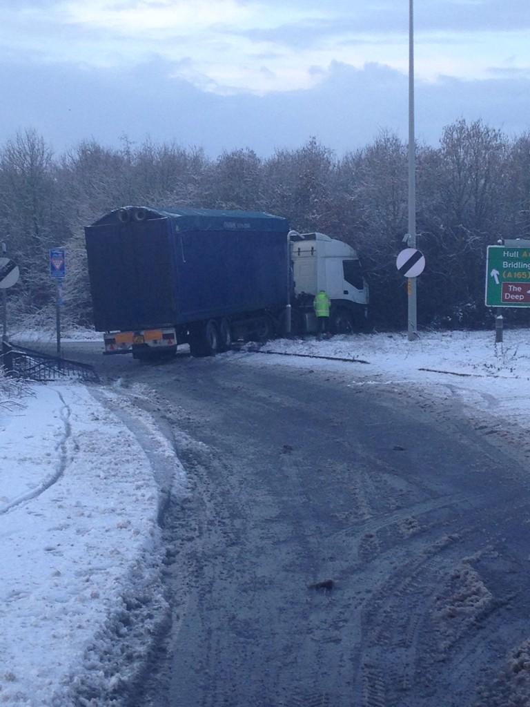 A picture for those drivers sneakily taking pictures. We'd prefer it if you kept your hands on the wheel. #think #509