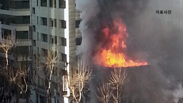 헐~RT <a href="/mbcnews/">MBC News (MBC뉴스)</a>: [서초구 방배동 아파트서 불…주민 10여 명 대피]오후 1시쯤 서울 서초구 방배동 10층짜리 아파트 1층서 불이 났다 15분 만에 꺼져. 해.twr.kr/Ybxd