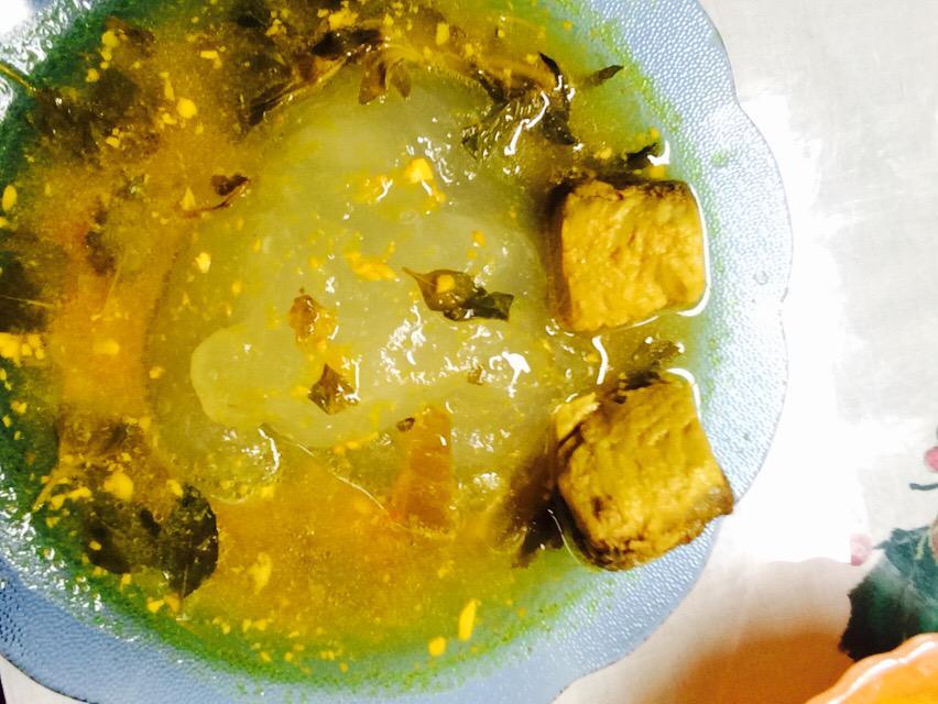 GlennFredly's tweet photo. Makan siang saya hari ini...Papeda &amp; kuah Ikan kuning... #MakananKhasMaluku http://t.co/johQDUMt0a