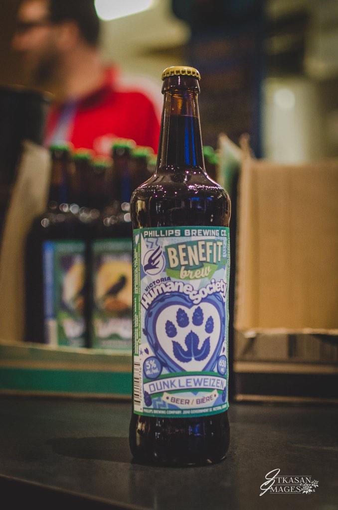 victoriabuzzes's tweet image. @phillipsbeer launched their "Benefit Brew"  Full proceeds go to  @VictoriaHumane. Available at all major outlets.