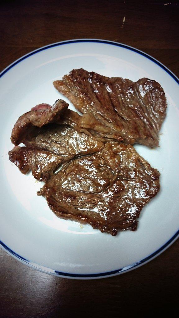 肉が食べたすぎて買ってきて焼いた！満足( ・∇・)