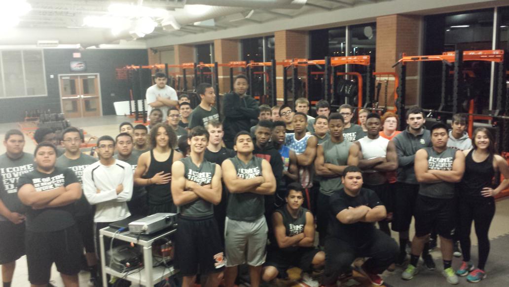 Coach_JWTucker's tweet photo. I love seeing guys who want to get better in the morning! 
@BuffGains #HaltomFamily #Rise&amp;Grind http://t.co/yzaVj55Aix