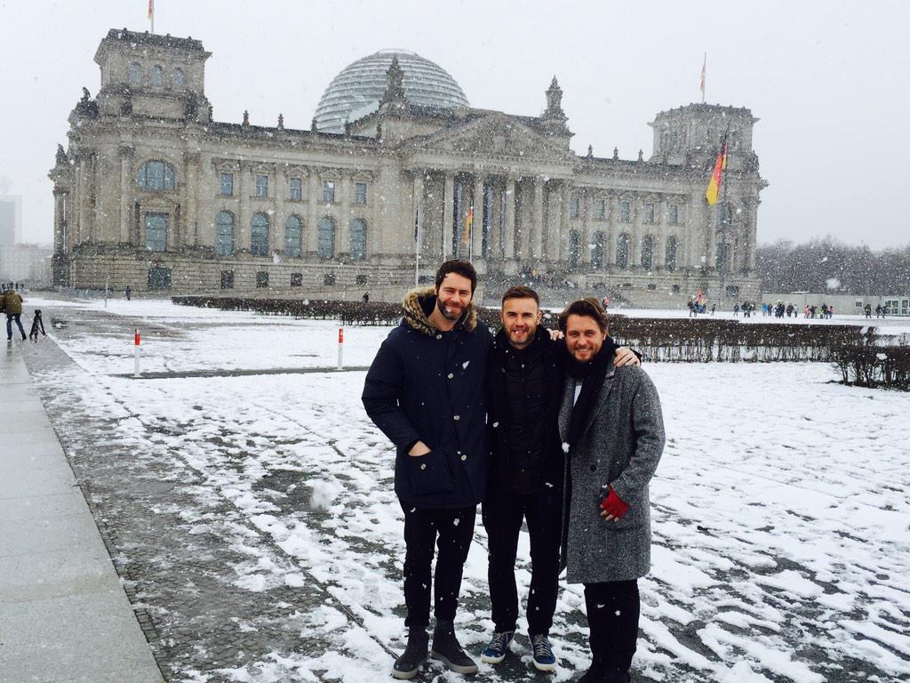 GaryBarlow's tweet photo. #berlin #TTIII #snowing http://t.co/akyCFU23wH