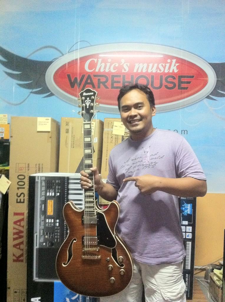 Slh 1 senior Teacher Mimin ambil jg Ni. Abis murah sih, Gt kata doi. Yg laen mana? Cc: <a href="/ewricked/">Erik Andrianto</a> #ChicsOnSale