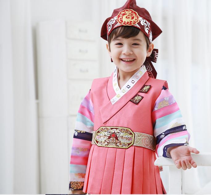 다가오는 설 명절 미리 꼭 준비해야 할 것. 우리 아이 한복, 그리고 세배 연습 :) bit.ly/1EBIKab