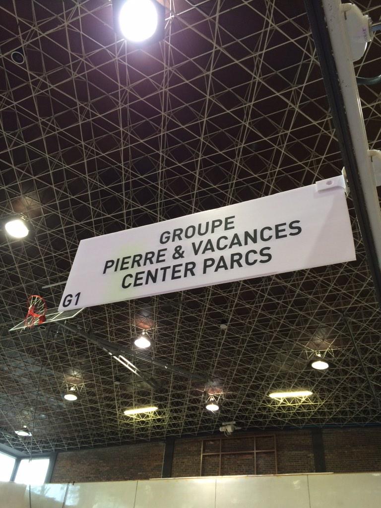 Emilie_Ros's tweet photo. Si vous nous cherchez, avec @emmayee, on est dans le gymnase de l'@essec ! #ESSEC #Forum http://t.co/8B5QdBbO7A