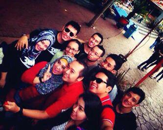 alamarkrisnau's tweet photo. Such wonderful team #GallerySmartfrenKartiniSby http://t.co/hrhTCmSUtQ