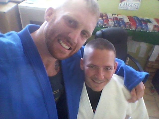 <a href="/krugerjpMMa/">jp kruger</a> coming through to <a href="/AliasSports/">Alias Sports</a> for all his fighting gear! Nothing keeps this man down! #PraiseJesus