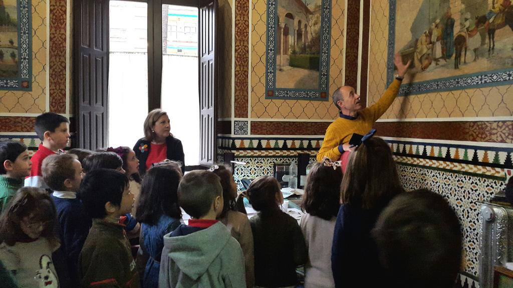 Esta semana la tenemos repleta de visitas con escolares que vienen a conocer la historia de la Casa de la Cultura.