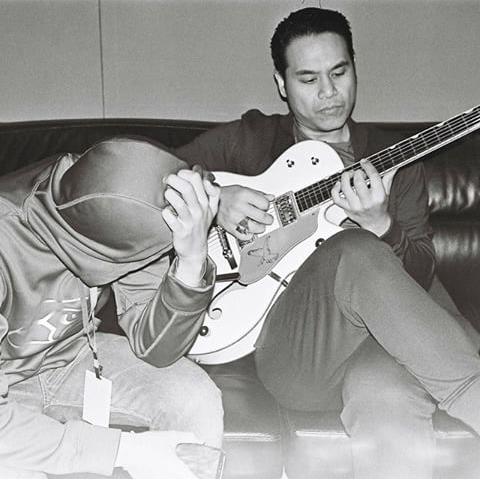pacharapeachGTH's tweet photo. #whiteroseband #whiteroseofficial #theroseiscoming @peach_pachara @BeamMusika http://t.co/c9QIhNJ7Pg