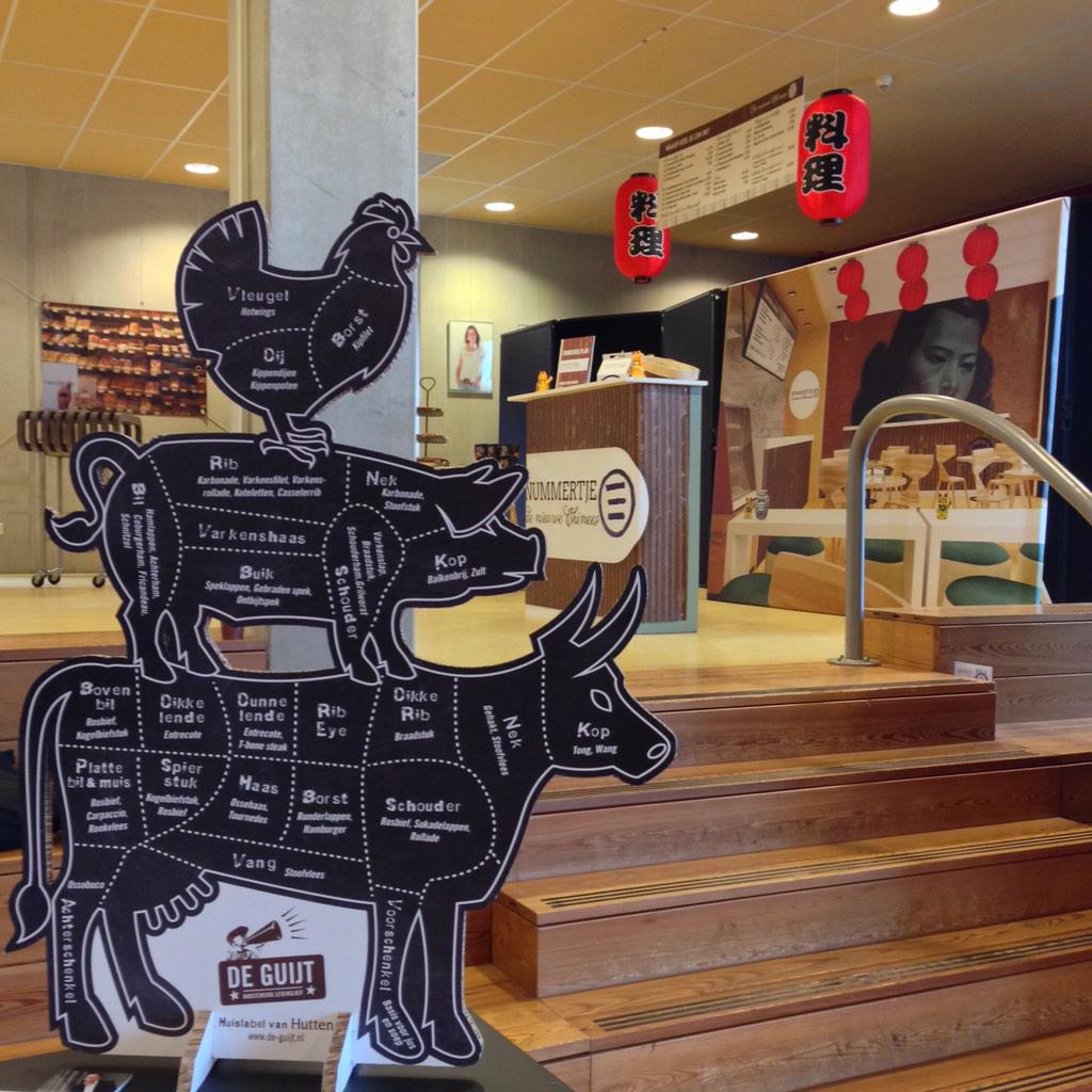 De laatste voorbereidingen worden getroffen, om 12 uur begint de Food Experience! #FE15 #HAShogeschool