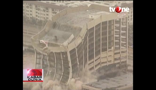 VIVAcoid's tweet photo. Gedung 15 Lantai di Dallas Diledakkan http://t.co/j8gbrQDPGZ http://t.co/mu3n0Y4F0y