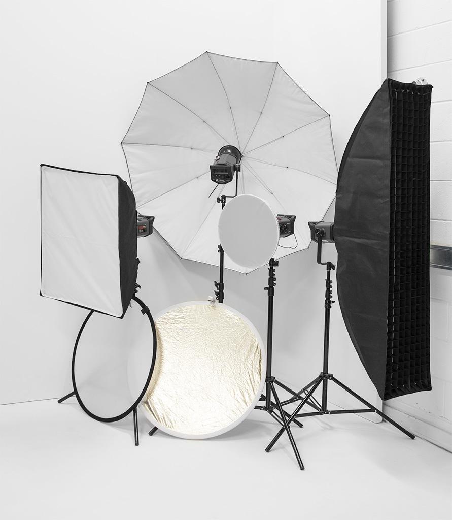 studio88uk's tweet photo. We have a 4 head #Bowens Esprit Gemini 500 light Kit at 88 with various light shapers #studiohire #highWycombe #Bucks http://t.co/Aeeo1pWr2i