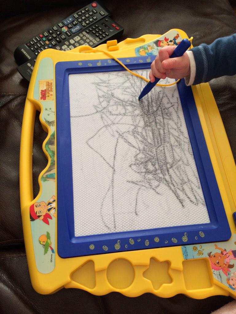 Lissia_b's tweet photo. @KirstymcewanX @sam_macbeath @erin_scanlon  Harrisons drew a picture for you all http://t.co/KekMJRQwlT