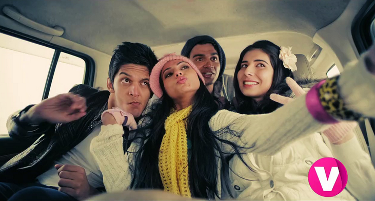 Friends_ChVShow's tweet photo. But first, let me take a selfie! xP #FriendsConditionsApply http://t.co/pFwdfvq2zb