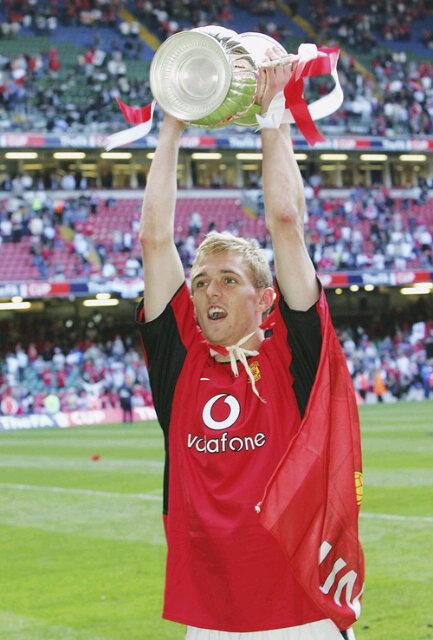 Piala FA menjabat sebagai trofi besar pertama Scot. #thankyoufletch