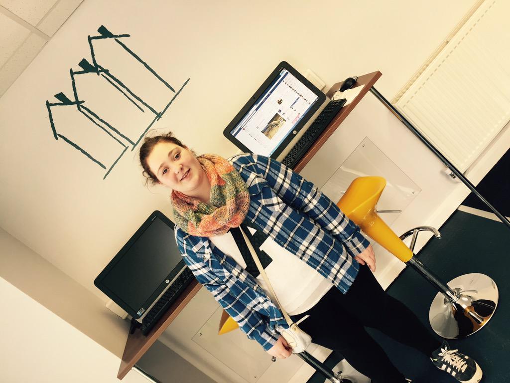 DewisHousing's tweet photo. Dewis are now in #neath ! Internet access, printing for CVs, job search! All young people welcome. http://t.co/V7i7JdazP9