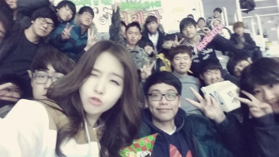 Girls_Day_Minah's tweet photo. 왼쪽도 섭섭치않게 찍어주는 센스 뀨 http://t.co/x3hm0mF9L7