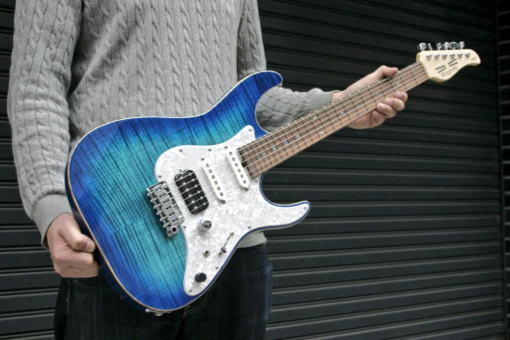 お久しぶりです、スタッフFです！
今夜の一本は、KEY心斎橋店様からのショップオーダー品
HI STA 24 CUSTOM /F.Maple/L.Ash
カラーはBora Bora Blue Burst
お近くの方は是非店頭へどうぞ！