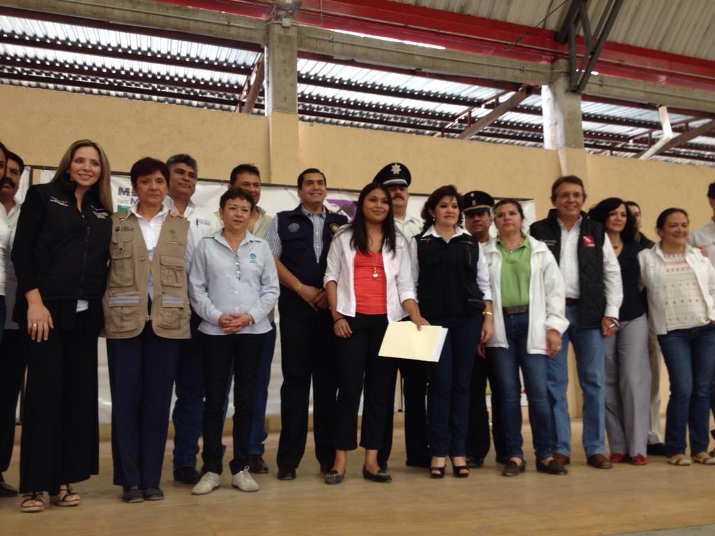 IDEFOMM's tweet photo. En #Tetecala @CFEmx @SAGARPA_mx @LICONSA1 @PoliciaFedMx @DH_Idefomm en Feria de Atención Integral del Gob. Fed. 2015 http://t.co/qeFlEyOAas