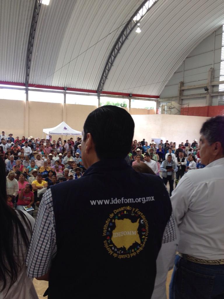 IDEFOMM's tweet photo. En #Tetecala @CFEmx @SAGARPA_mx @LICONSA1 @PoliciaFedMx @DH_Idefomm en Feria de Atención Integral del Gob. Fed. 2015 http://t.co/qeFlEyOAas