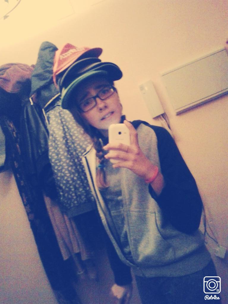 retotrollrubius's tweet photo. Eeehhh seis gorras a ver kien mas hace el reto http://t.co/cNvmUGIQGa