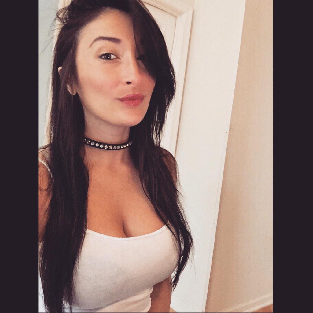 AliciaMMusic's tweet photo. Maybe if I wear a tank top it will feel more like summer. The logic. #meh http://t.co/jhRw1g2E2D