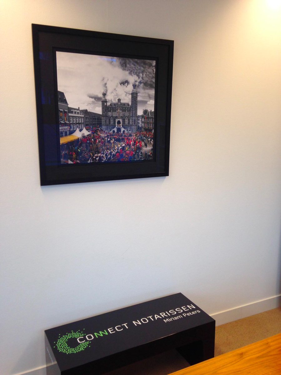 Panoramafoto uit de stadhuis serie opgehangen bij Connect Notarissen....zwevende passe partout achter museumglas!