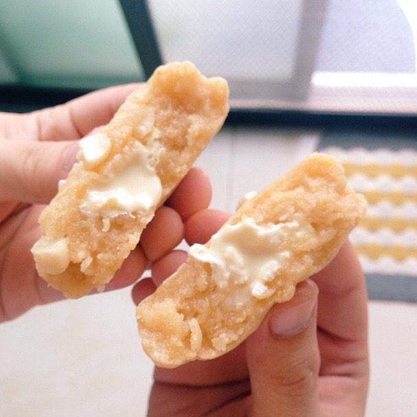 TheCookieBomb's tweet photo. Hey there! I hope your day is going well. Here, have this cookie!!! 🙈 http://t.co/bngh42YLPp