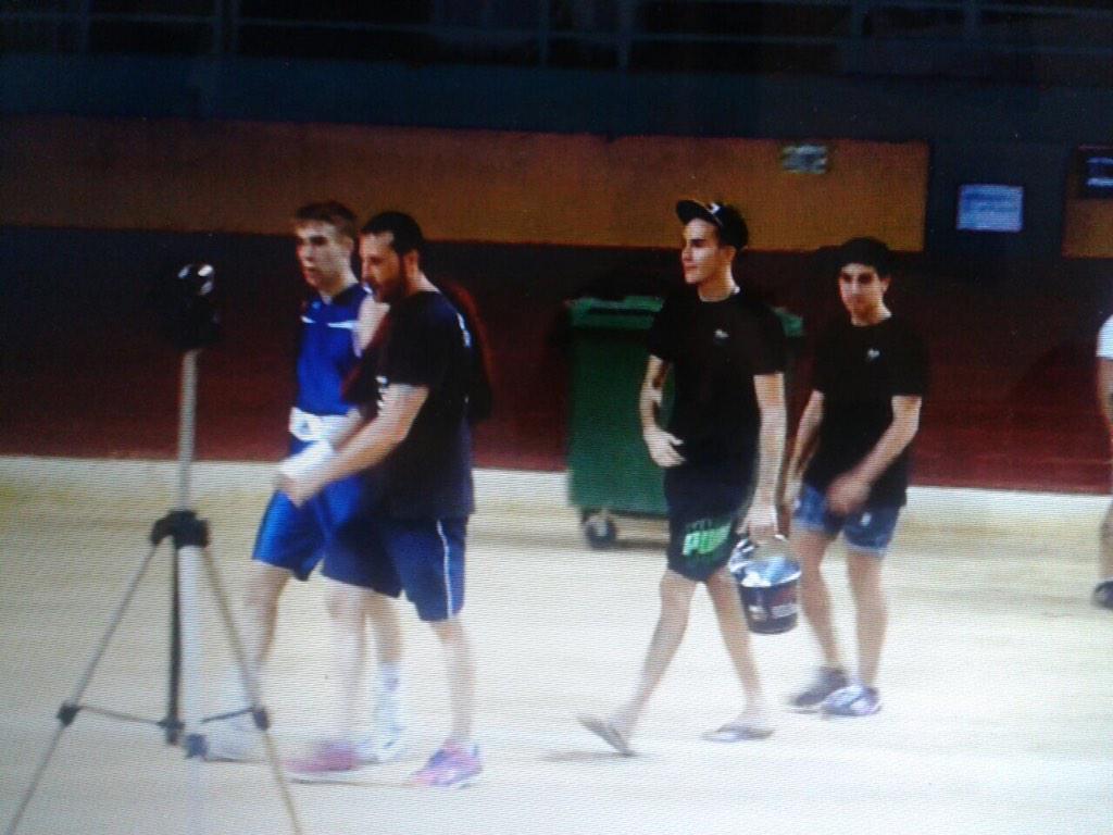 Hispaboxing's tweet photo. En una de tantas batallas @Hispaboxing @johnmacarter9 @jameschipunet @elmorenomanda24 http://t.co/n5wyBAmxIY