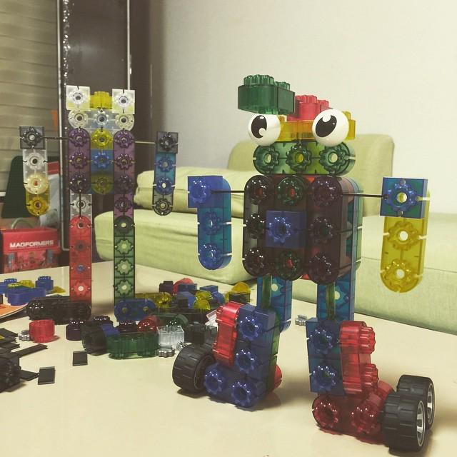 Otherbots's tweet photo. #20150203 #kidstargram #kid #Aaron #robot #bric #7age #kiditec #키디텍 제법 잘 만든다 by alwaysluvanna http://t.co/nuPEnSFKMP