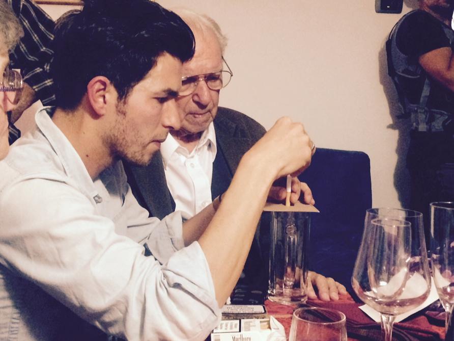 Opa, papa en Matteo Simoni @smosimoni goochelen erop los straks in #heylenendeherkomst @opVIER