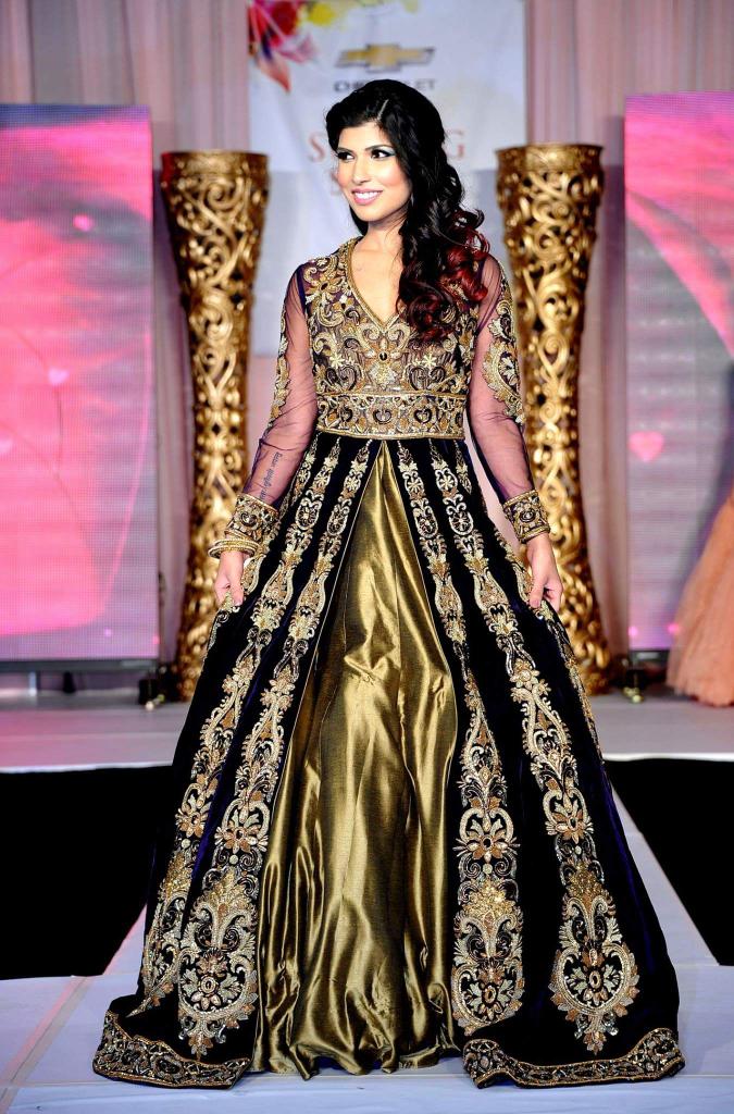 AnnuGaidhu's tweet photo. Fun times at the @Suhaag bridal show rocking this beauty ! #mic2014 #annugaidhu #model #toronto http://t.co/hZbIn6cqpc