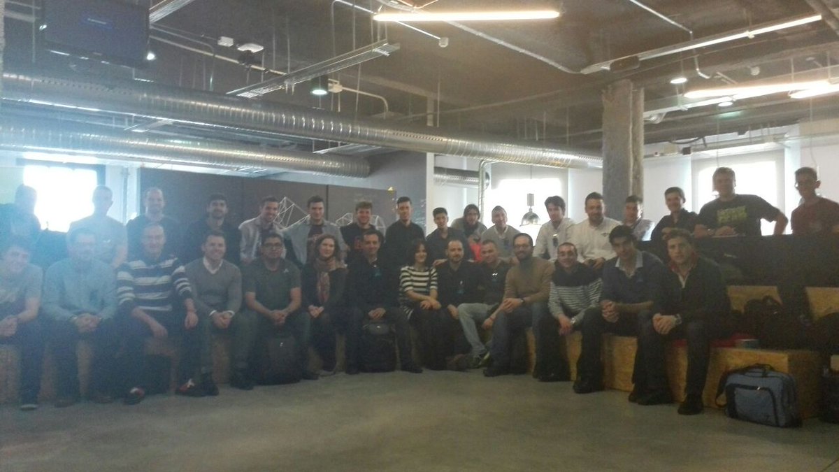 OpenFuture_'s tweet photo. Foto grupal de todos los #emprendedores participantes del taller del #RetoIoT @OpenFuture_ http://t.co/jFyrUUWNcP
